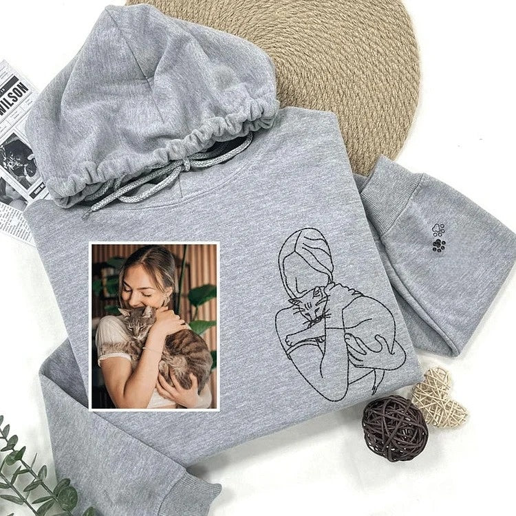 Custom embroidered sweatshirts, full-body pet sketches embroidered